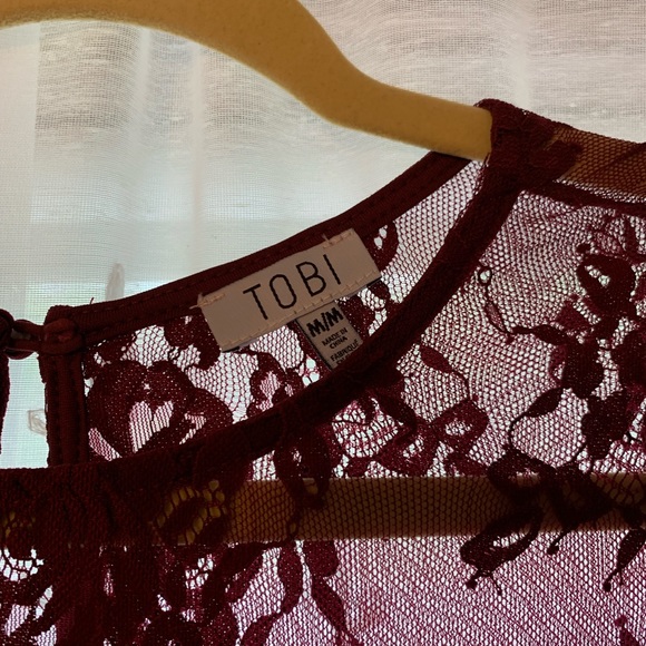 Tobi Lace Romper - Picture 3 of 4